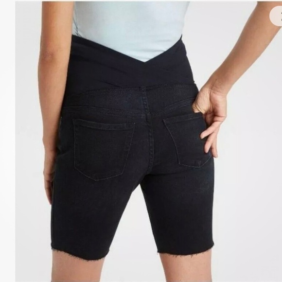 Ingrid & Isabel Maternity Black Crossover Panel Raw Hem Bermuda Jean Shorts 14 - Picture 7 of 16